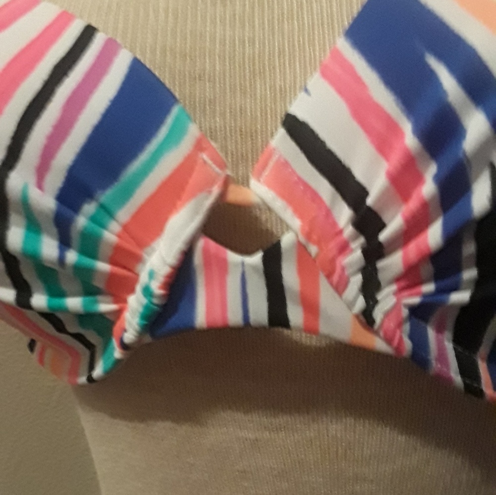Bathing suit - Picture 2 of 6